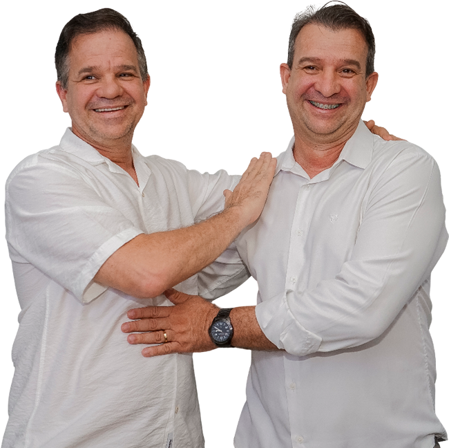 Consultores contábeis apresentando atendimento personalizado